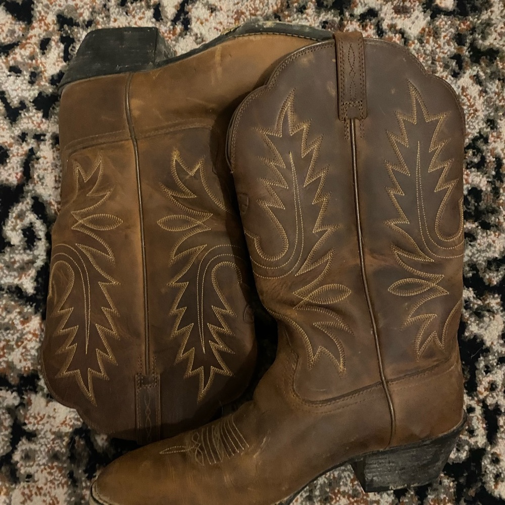 Ariat Heritage cowboy boots